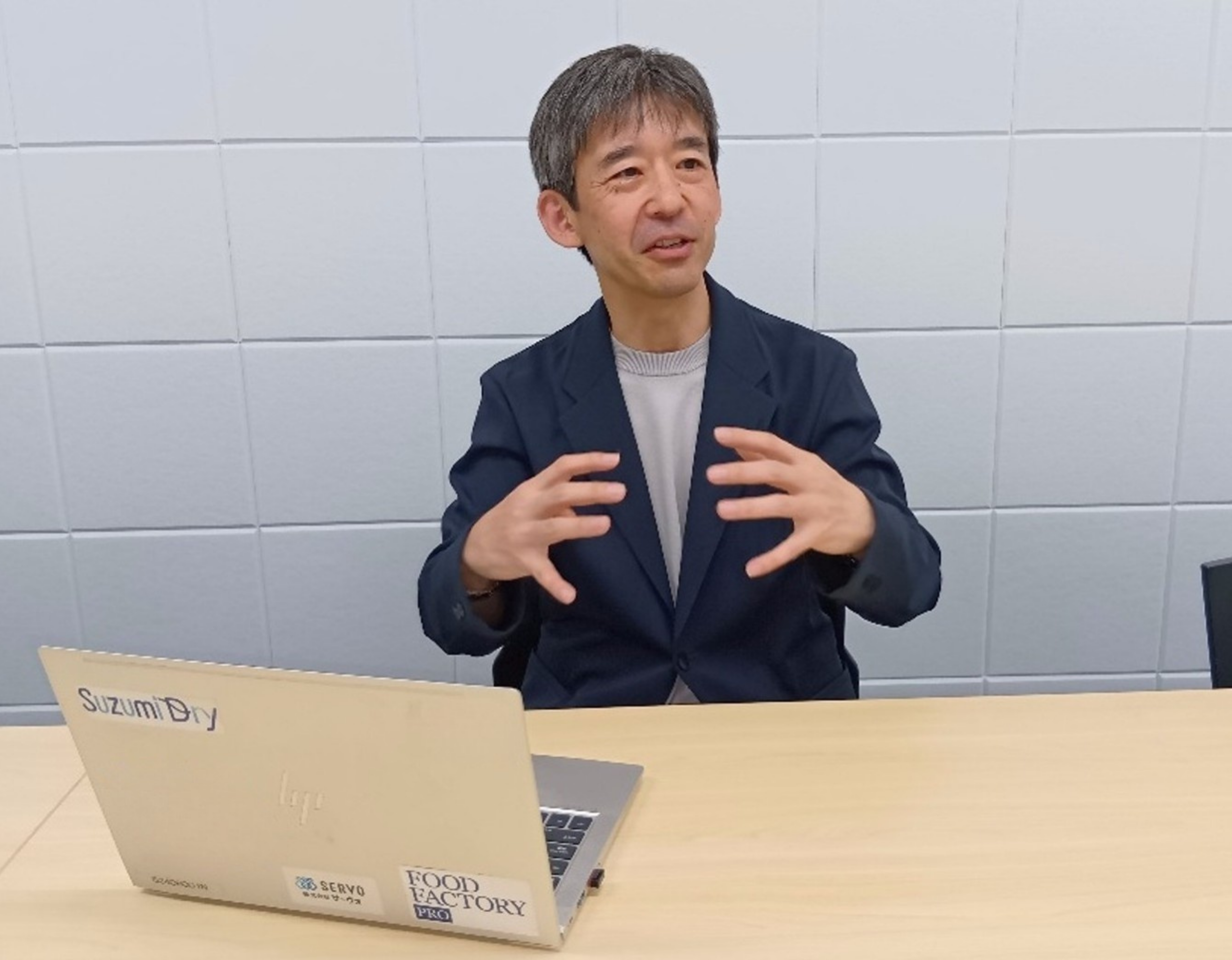 サーヴォ取材中の様子