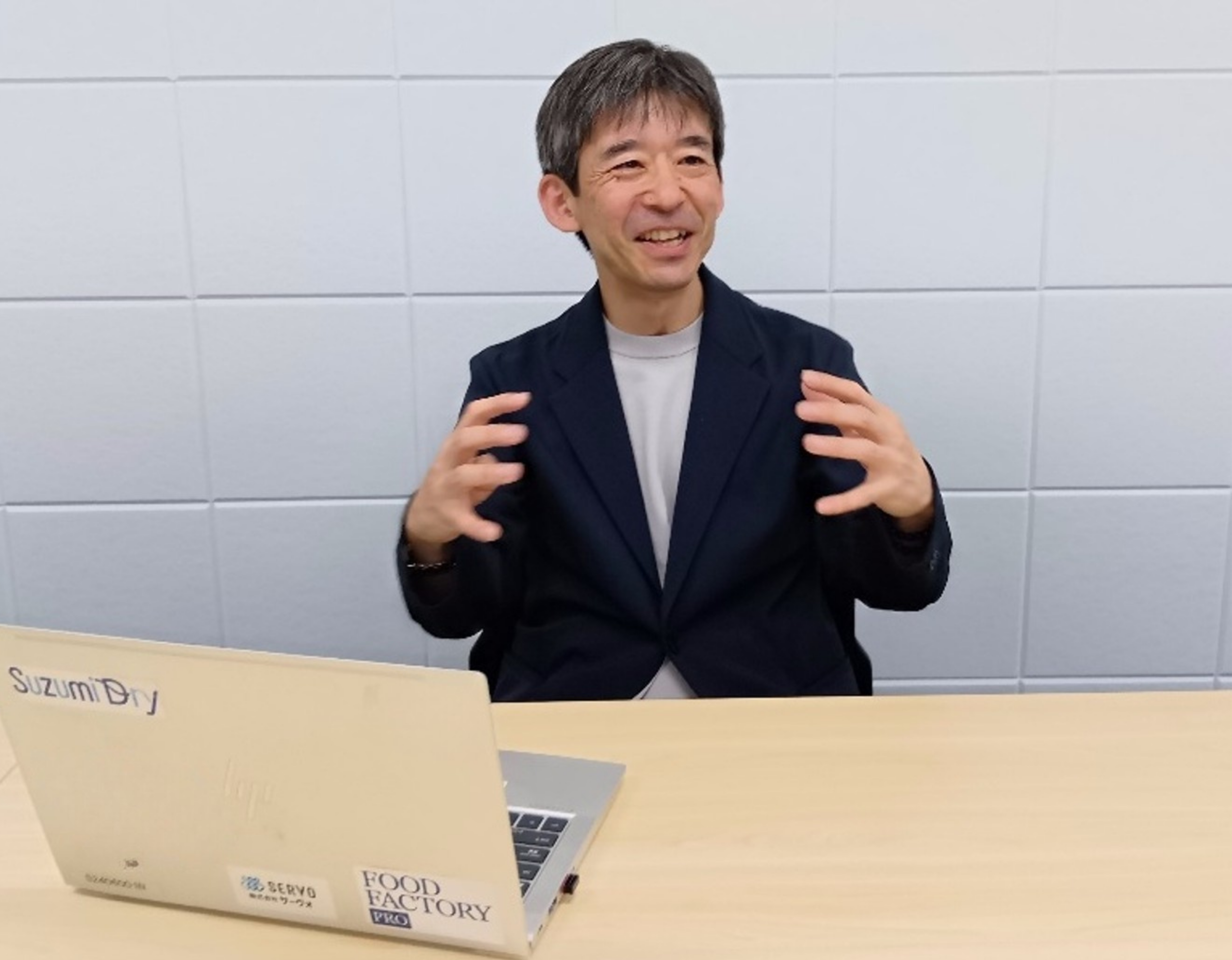 サーヴォ取材中の様子
