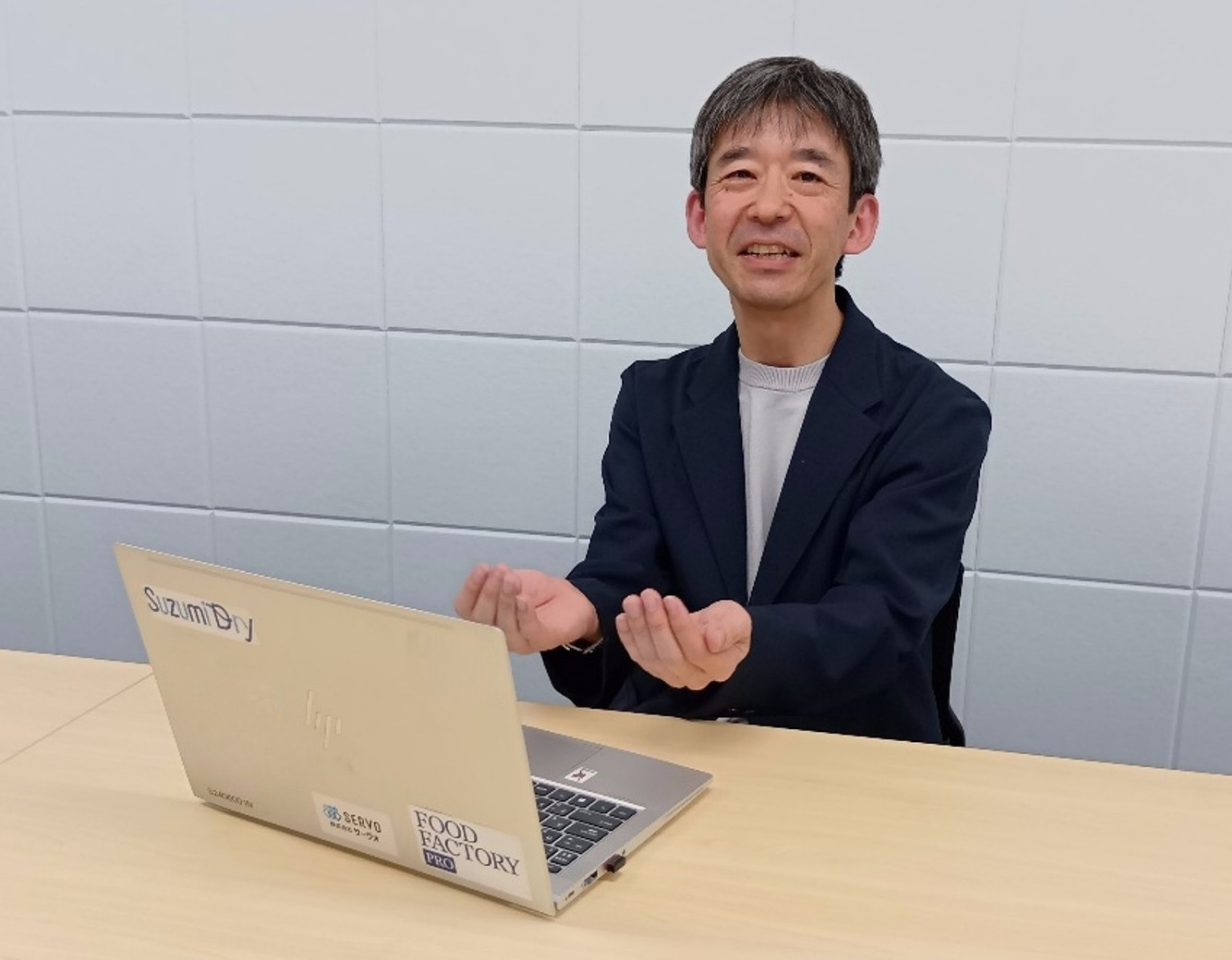 サーヴォ取材中の様子